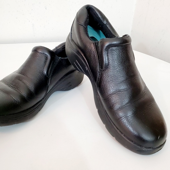 nurse mates dove black